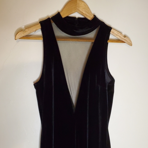 Black Velvet 80s Sleeveless Halter Dress with Low-Cut Mesh Front Chest - Picture 4 of 15